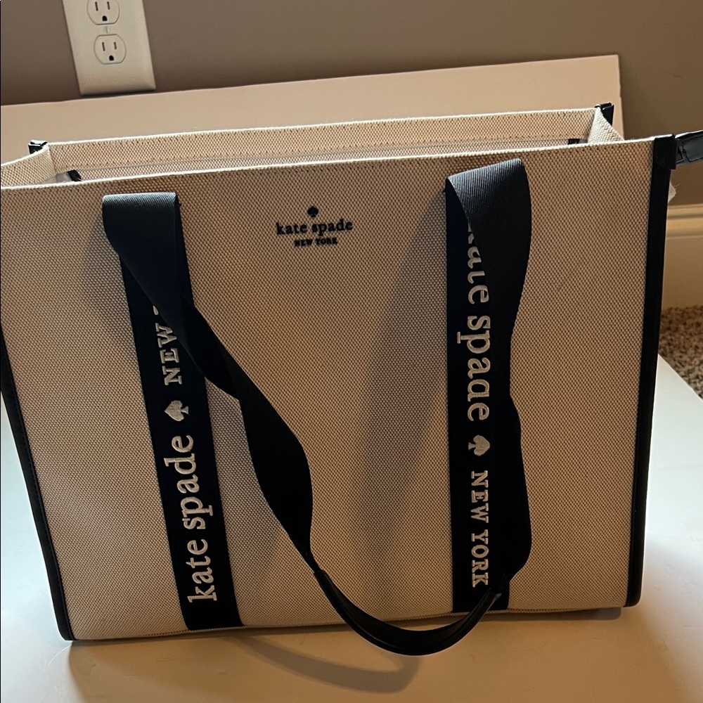 Kate Spade Cream and Black Shoulder Bag/large size